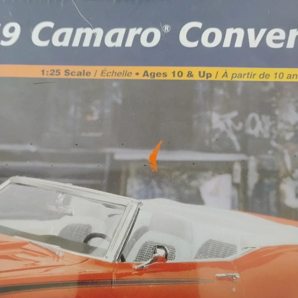 Revell 69 Camaro Convertible 1:25 Scale Model Kit Pony Car Series 85-7676 NEW
